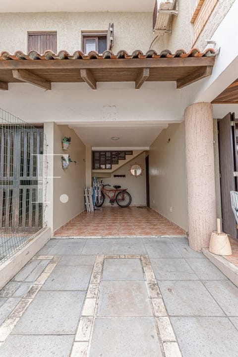Casa com 213m², 2 dormitórios, 2 suítes, 1 vaga, Village Green em Xangri-Lá