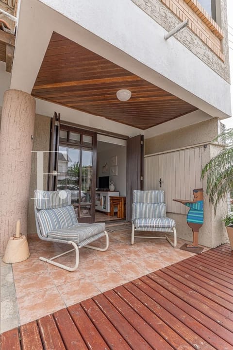 Casa com 213m², 2 dormitórios, 2 suítes, 1 vaga, Village Green em Xangri-Lá