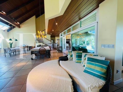 Casa Condomínio com 475m², 5 dormitórios, 4 suítes, 4 vagas, Atlântida Lagos Park em Xangri-Lá