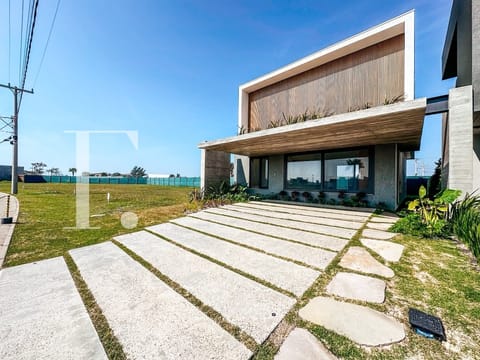 Sobrado com 248m², 4 dormitórios, 4 suítes, 2 vagas, Zen Concept Resort em Xangri-Lá