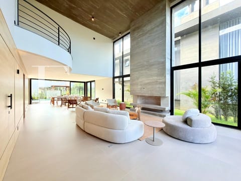 Sobrado com 399m², 5 dormitórios, 5 suítes, 2 vagas, Velas da Marina em Capão da Canoa
