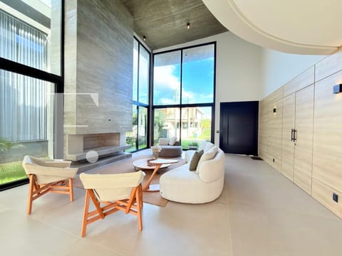 Sobrado com 399m², 5 dormitórios, 5 suítes, 2 vagas, Velas da Marina em Capão da Canoa
