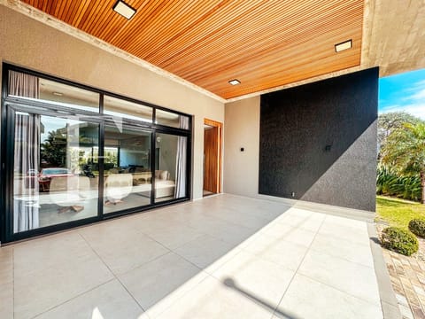 Casa Condomínio com 325m², 4 dormitórios, 3 suítes, 2 vagas, Sea Coast em Xangri-Lá