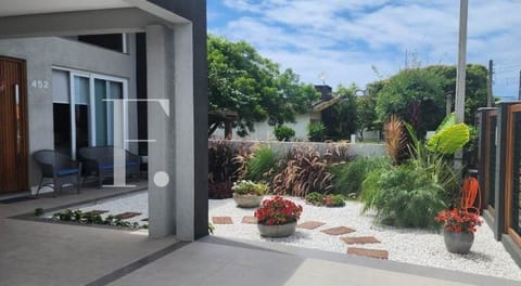 Casa com 208m², 4 dormitórios, 4 suítes, 2 vagas, no bairro Centro em Xangri-Lá