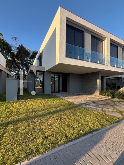 Sobrado com 224m², 3 dormitórios, 3 suítes, 2 vagas, Amaná em Xangri-Lá