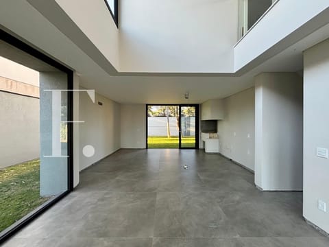 Sobrado com 224m², 3 dormitórios, 3 suítes, 2 vagas, Amaná em Xangri-Lá