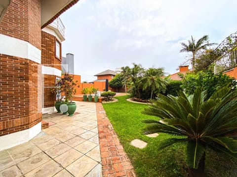 Casa com 287m², 5 dormitórios, 5 suítes, 2 vagas, no bairro Atlântida em Xangri-Lá