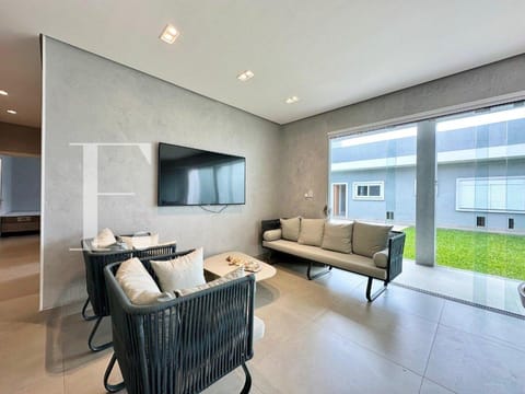 Casa com 187m², 4 dormitórios, 4 suítes, 2 vagas, no bairro Atlântida em Xangri-Lá