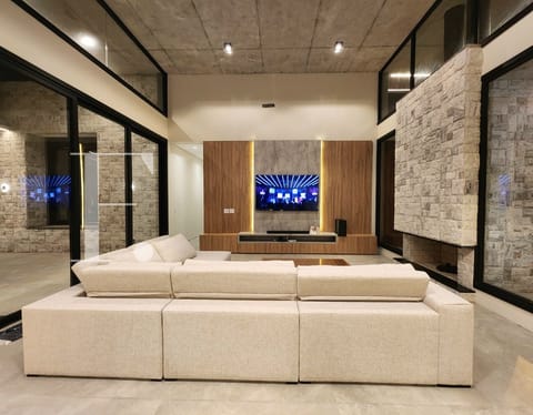 Casa com 260m², 4 dormitórios, 4 suítes, 2 vagas, no bairro Atlântida em Xangri-Lá