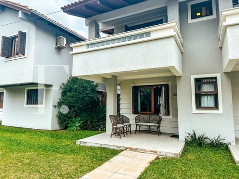 Duplex com 91m², 3 dormitórios, 1 suíte, 1 vaga, Residencial Andiara em Xangri-Lá