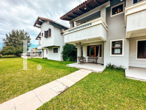 Duplex com 91m², 3 dormitórios, 1 suíte, 1 vaga, Residencial Andiara em Xangri-Lá