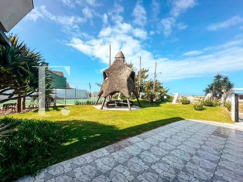 Casa com 635m², 5 dormitórios, 5 suítes, 6 vagas, no bairro Noiva do Mar em Xangri-Lá