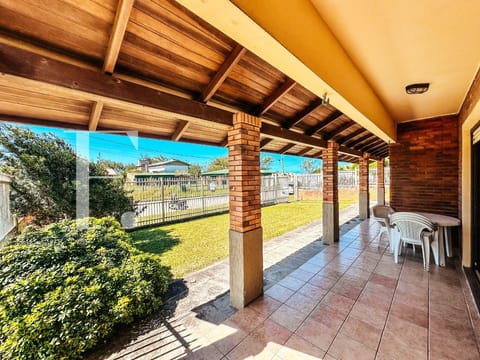 Casa com 146m², 4 dormitórios, 1 suíte, 2 vagas, no bairro Remanso em Xangri-Lá