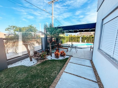 Casa com 140m², 2 dormitórios, 2 suítes, 2 vagas, no bairro Noiva do Mar em Xangri-Lá