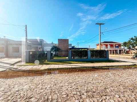 Casa com 140m², 2 dormitórios, 2 suítes, 2 vagas, no bairro Noiva do Mar em Xangri-Lá