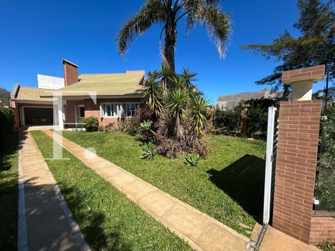 Casa com 138m², 3 dormitórios, 1 suíte, 3 vagas, no bairro Centro em Xangri-Lá