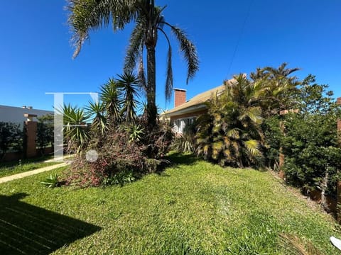 Casa com 138m², 3 dormitórios, 1 suíte, 3 vagas, no bairro Centro em Xangri-Lá