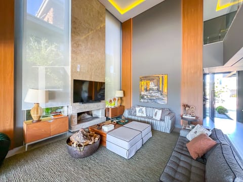Sobrado com 474m², 5 dormitórios, 5 suítes, 4 vagas, Villaggio em Xangri-Lá