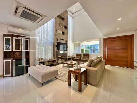 Sobrado com 252m², 4 dormitórios, 4 suítes, 2 vagas, Condado de Capão em Capão da Canoa