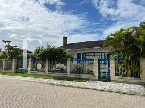 Casa com 150m², 3 dormitórios, 1 suíte, 2 vagas, no bairro Noiva do Mar em Xangri-Lá