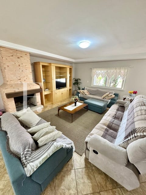 Casa com 341m², 5 dormitórios, 5 suítes, 2 vagas, no bairro Remanso em Xangri-Lá
