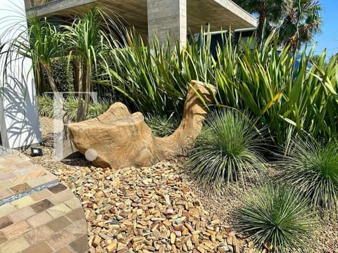Sobrado com 425m², 4 dormitórios, 4 suítes, 2 vagas, Malibu em Xangri-Lá
