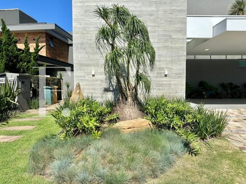 Sobrado com 425m², 4 dormitórios, 4 suítes, 2 vagas, Malibu em Xangri-Lá