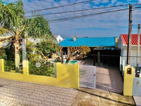 Casa com 123m², 4 dormitórios, 2 vagas, no bairro Noiva do Mar em Xangri-Lá