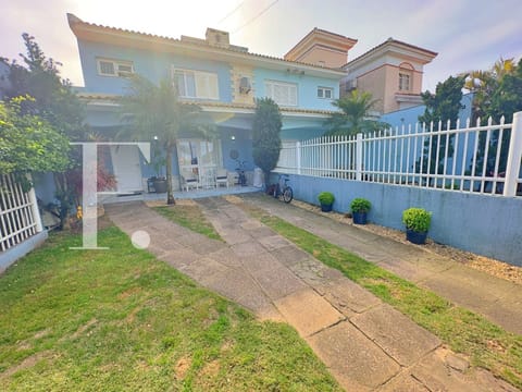 Duplex com 141m², 3 dormitórios, 1 suíte, 2 vagas, no bairro Centro em Xangri-Lá