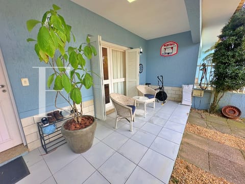 Duplex com 141m², 3 dormitórios, 1 suíte, 2 vagas, no bairro Centro em Xangri-Lá