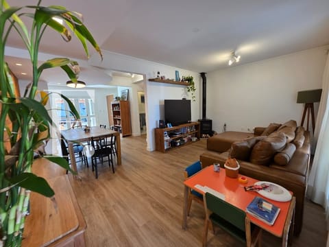 Duplex com 141m², 3 dormitórios, 1 suíte, 2 vagas, no bairro Centro em Xangri-Lá