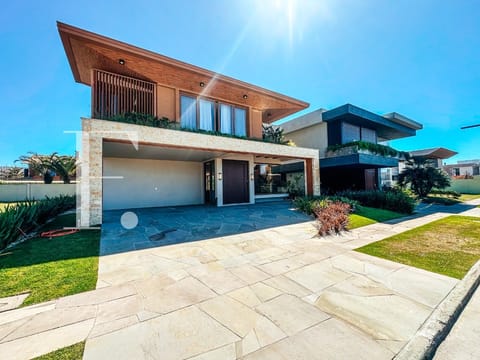 Sobrado com 430m², 6 dormitórios, 6 suítes, 4 vagas, Los Cobos em Xangri-Lá