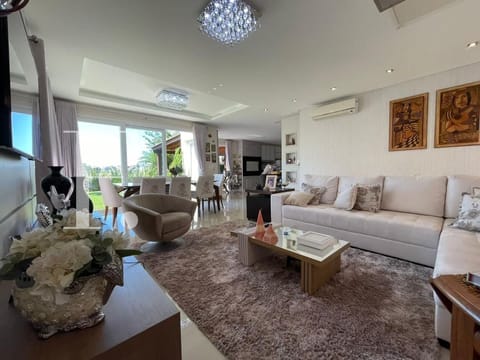 Sobrado com 310m², 4 dormitórios, 4 suítes, 2 vagas, Capão Ilhas Resort em Capão da Canoa