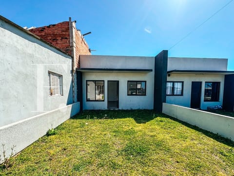 Casa com 50m², 2 dormitórios, 2 vagas, no bairro Rainha do Mar em Xangri-Lá