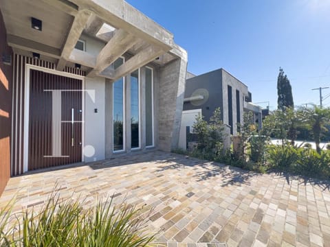 Casa Condomínio com 204m², 4 dormitórios, 4 suítes, 2 vagas, Riviera em Xangri-Lá