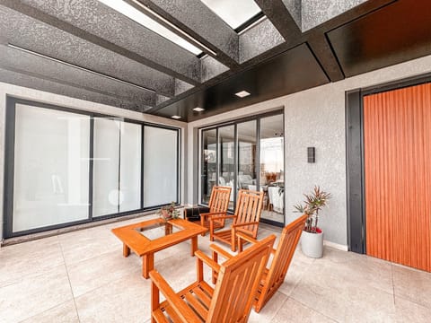 Casa com 275m², 4 dormitórios, 4 suítes, 6 vagas, no bairro Centro em Xangri-Lá