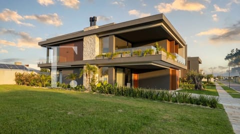 Sobrado com 415m², 6 dormitórios, 6 suítes, 2 vagas, Los Cobos em Xangri-Lá