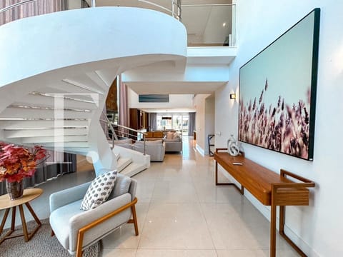 Sobrado com 265m², 5 dormitórios, 5 suítes, 2 vagas, Malibu em Xangri-Lá
