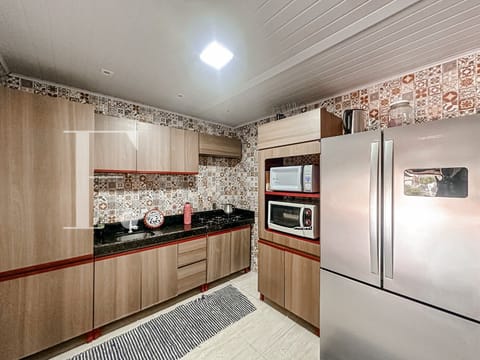 Casa com 80m², 2 dormitórios, 4 vagas, no bairro Centro em Xangri-Lá