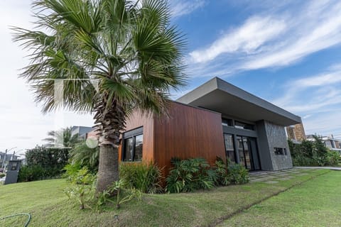 Casa Condomínio com 291m², 3 dormitórios, 3 suítes, 2 vagas, Blue em Xangri-Lá