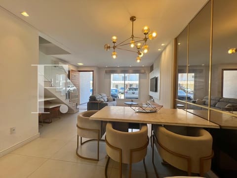 Casa Condomínio com 151m², 4 dormitórios, 4 suítes, 2 vagas, Murano em Capão da Canoa