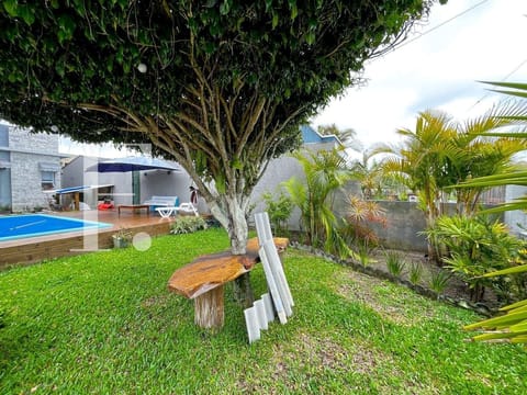 Casa com 110m², 2 dormitórios, 2 suítes, 4 vagas, no bairro Rainha do Mar em Xangri-Lá