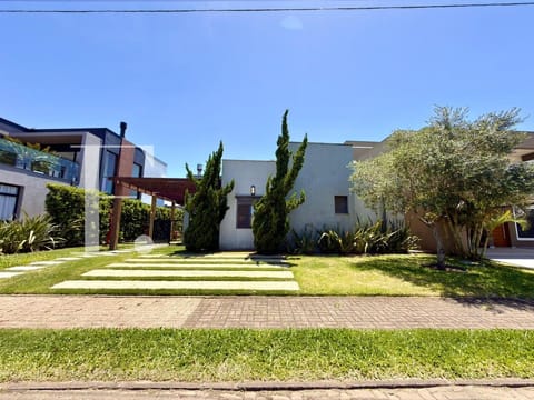 Casa Condomínio com 150m², 4 dormitórios, 4 suítes, 2 vagas, Sea Coast em Xangri-Lá