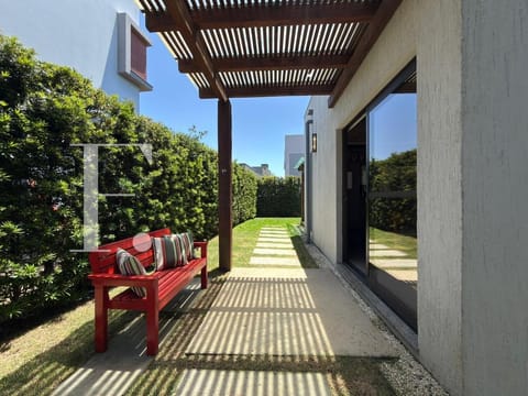 Casa Condomínio com 150m², 4 dormitórios, 4 suítes, 2 vagas, Sea Coast em Xangri-Lá