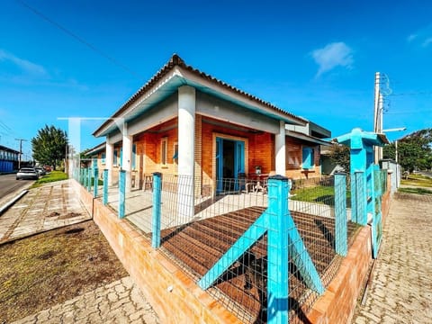 Casa com 230m², 4 dormitórios, 1 suíte, 3 vagas, no bairro Rainha do Mar em Xangri-Lá