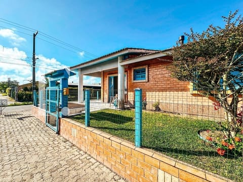 Casa com 230m², 4 dormitórios, 1 suíte, 3 vagas, no bairro Rainha do Mar em Xangri-Lá