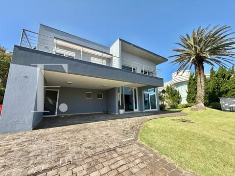 Sobrado com 515m², 5 dormitórios, 5 suítes, 2 vagas, Las Dunas em Xangri-Lá