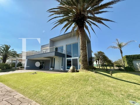 Sobrado com 515m², 5 dormitórios, 5 suítes, 2 vagas, Las Dunas em Xangri-Lá