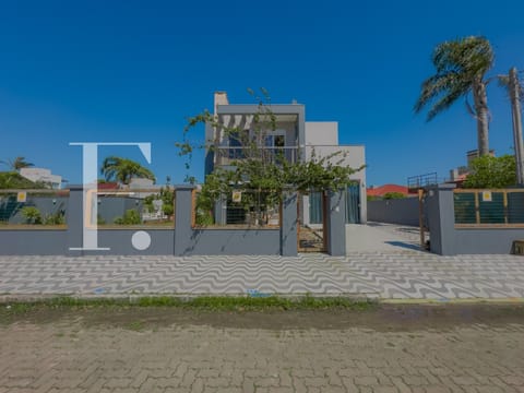 Casa com 222m², 3 dormitórios, 2 suítes, no bairro Atlântida em Xangri-Lá