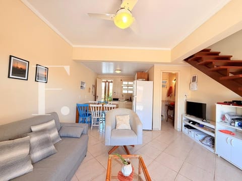 Duplex com 64m², 2 dormitórios, 1 vaga, Residencial Veneza em Xangri-Lá